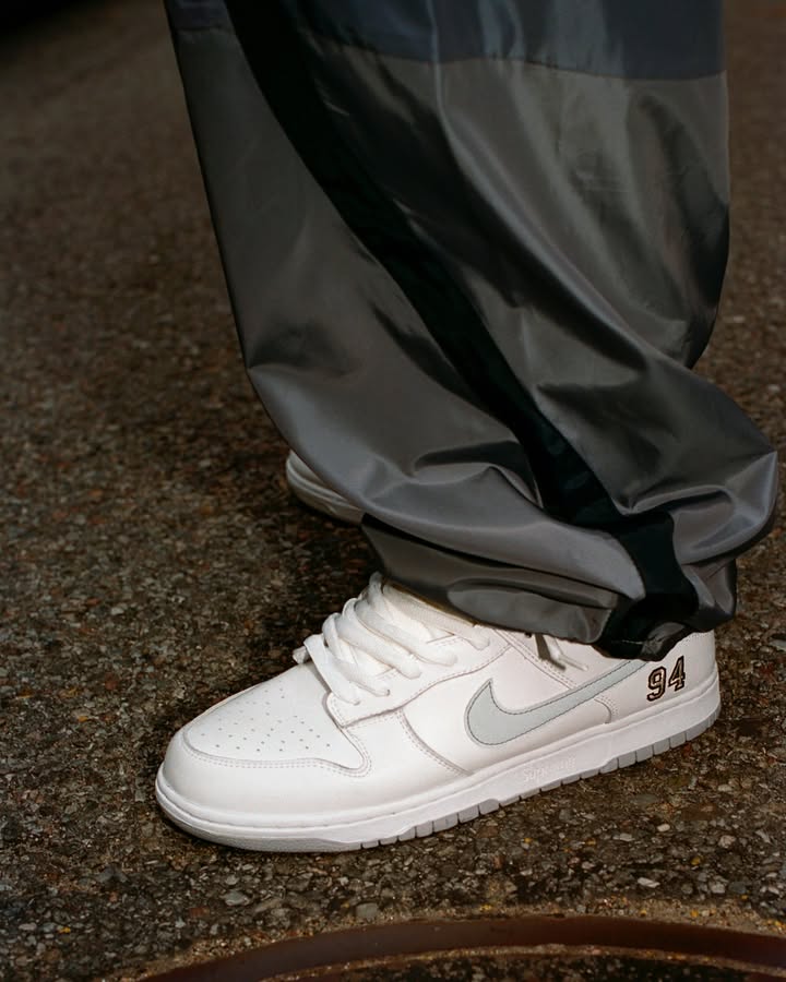 Supreme® x Nike SB Dunk Low